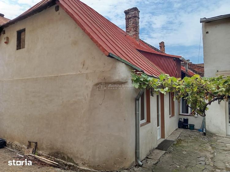 Casă cu 7 camere cu Teren 243 Mp în Central