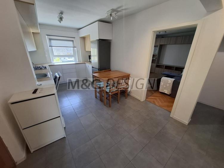 Apartament cu 3 camere decomandat, mobilat în Dâmbovița