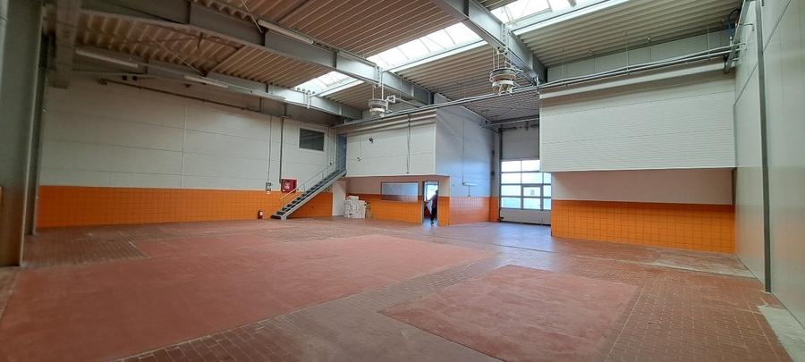 Spațiu industrial, de 395 mp, în Est