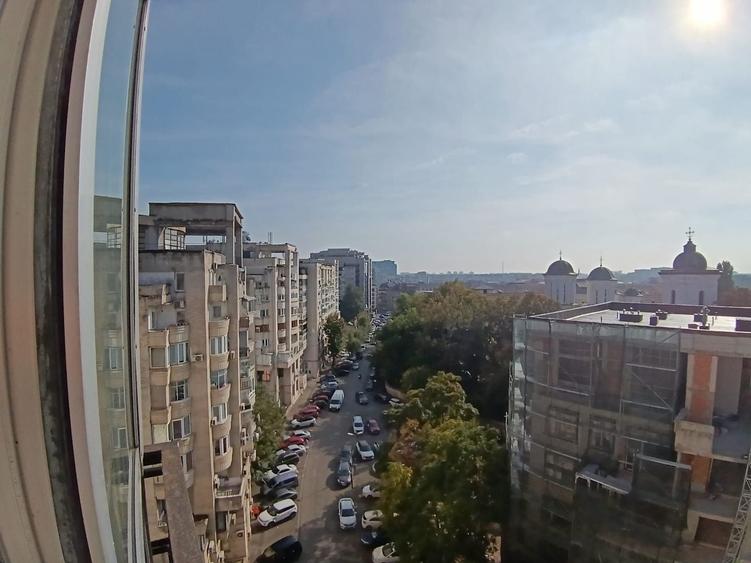 Apartament cu 4 camere în Splaiul Unirii