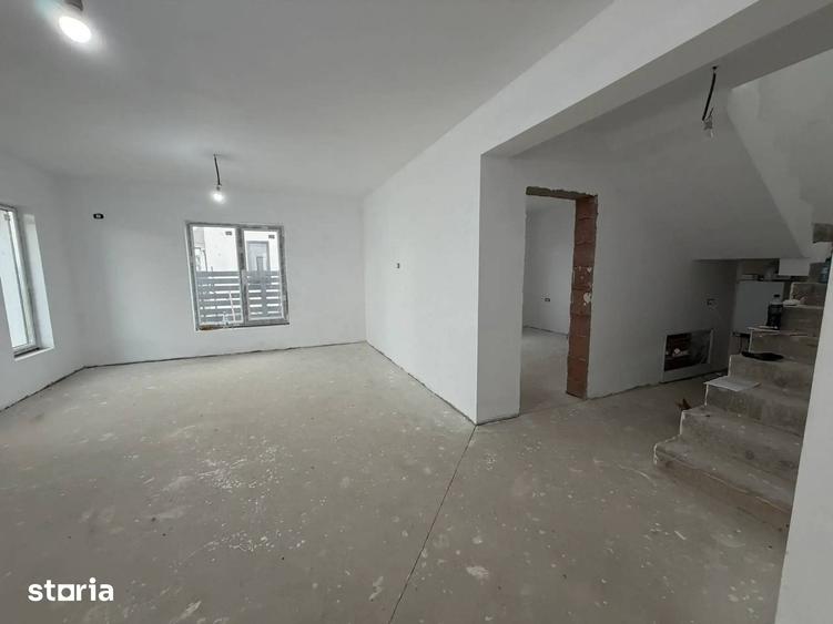 Casă cu 5 camere cu Teren 430 Mp în Central
