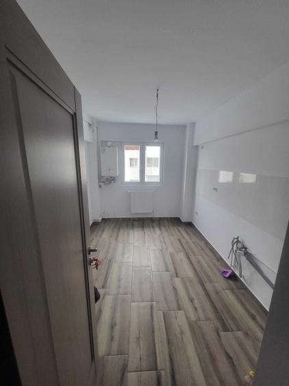 Apartament cu 3 camere decomandat în Mioriței