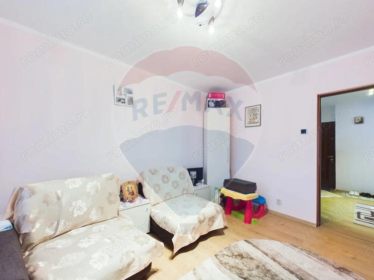 Apartament cu 4 camere semidecomandat, mobilat în Rahova