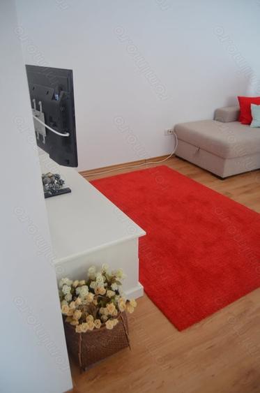 Apartament cu 3 camere decomandat în Poiana Țapului
