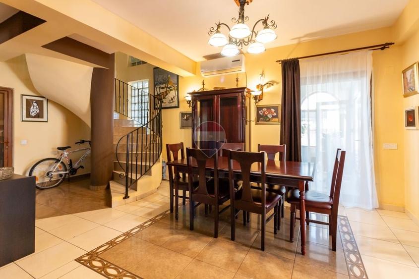 Casă individuală cu 5 camere cu Teren 500 Mp în Păulești