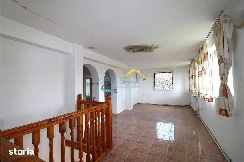Apartament cu 3 camere în Podul Vadului