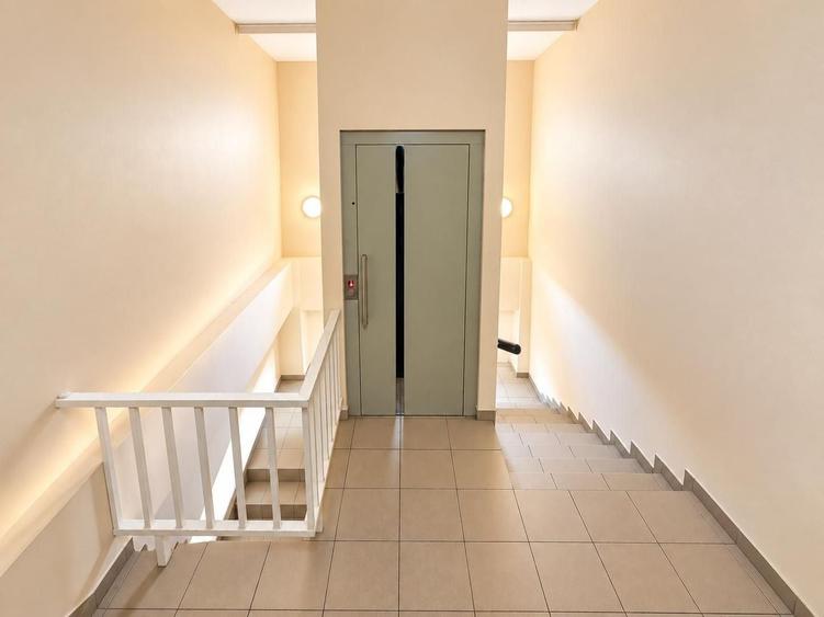 Apartament cu 3 camere decomandat, mobilat în Noua