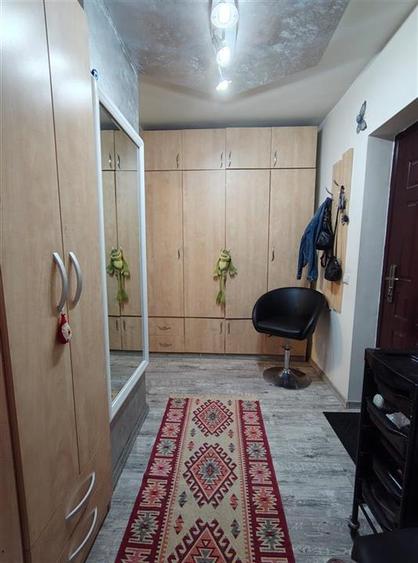 Garsonieră decomandată, mobilată în Nicolina