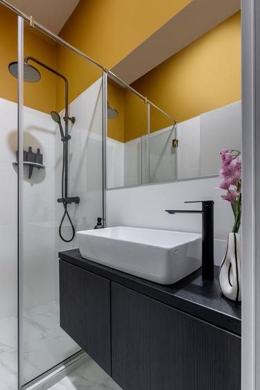 Apartament cu 3 camere în P-ța Universității