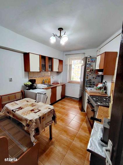 Apartament cu 4 camere decomandat în Cetate