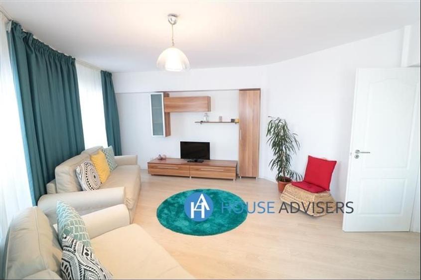 Apartament cu 3 camere, mobilat în Romană