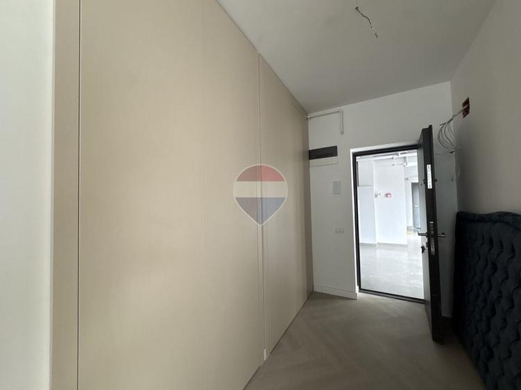 Apartament cu 3 camere decomandat, mobilat în Dacia