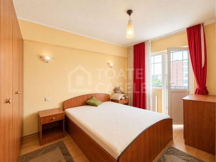 Apartament cu 3 camere decomandat în Între Lacuri