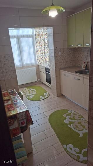 Apartament cu 3 camere decomandat în Eremia