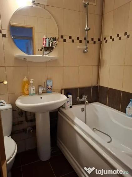 Apartament cu 3 camere decomandat în Dristor