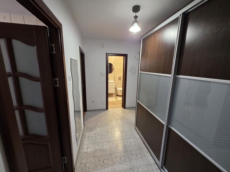 Apartament cu 2 camere decomandat în Sârbi