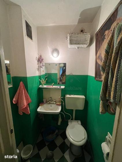 Apartament cu 4 camere semidecomandat în Podu Roș