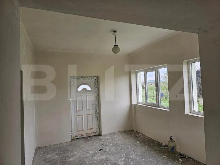 Casă individuală cu 3 camere cu Teren 2050 Mp în Exterior Est