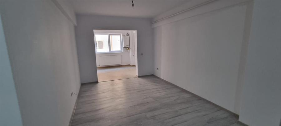 Apartament cu 3 camere semidecomandat în Popas Păcurari