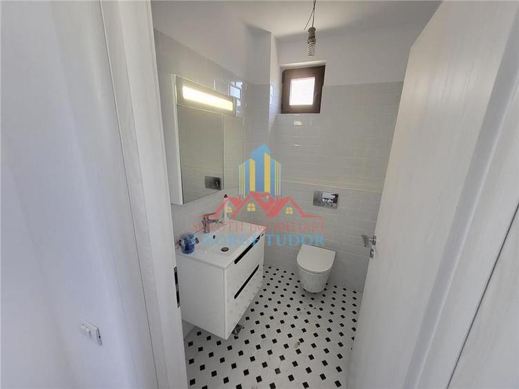 Duplex cu 4 camere cu Canalizare în Central