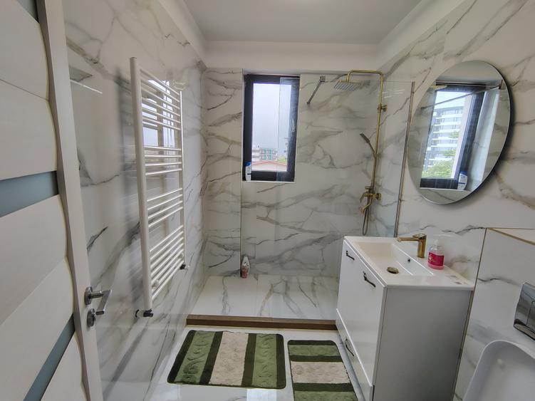 Apartament cu 3 camere semidecomandat, mobilat în Exterior Sud