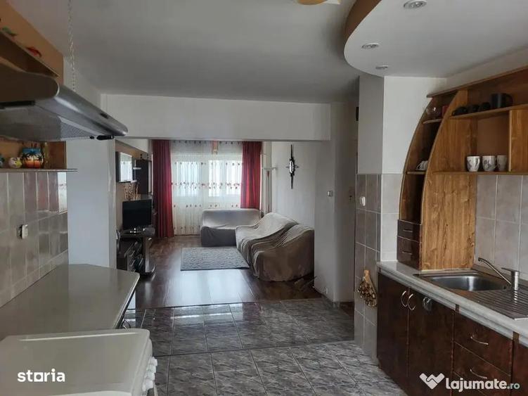 Apartament cu 3 camere decomandat în Central