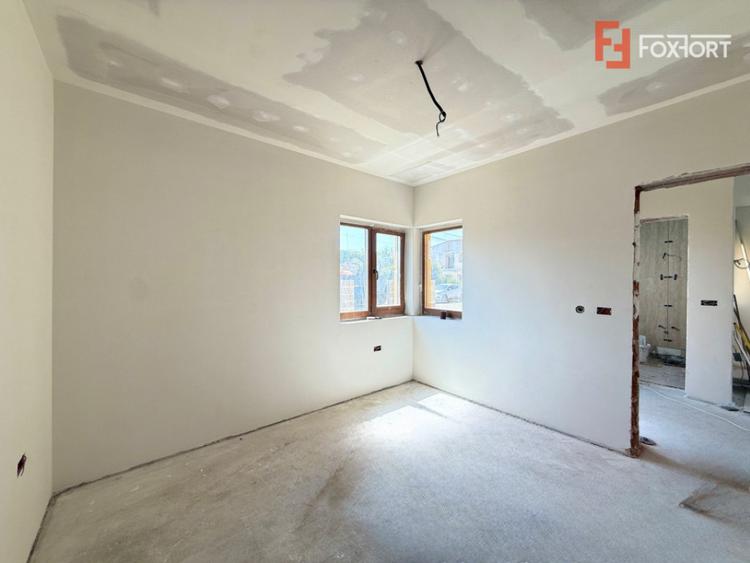 Casă cu 5 camere cu Teren 348 Mp în Săcălaz