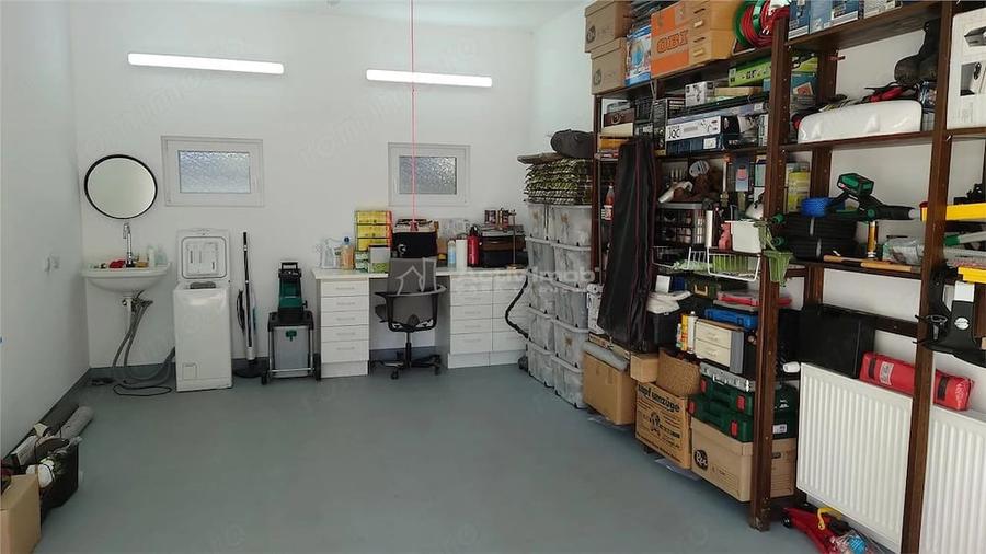Casă cu 7 camere cu Teren 7241 Mp în Central