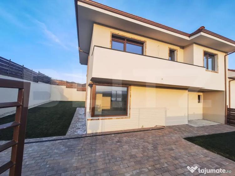 Casă cu 4 camere cu Teren 350 Mp în Dezmir
