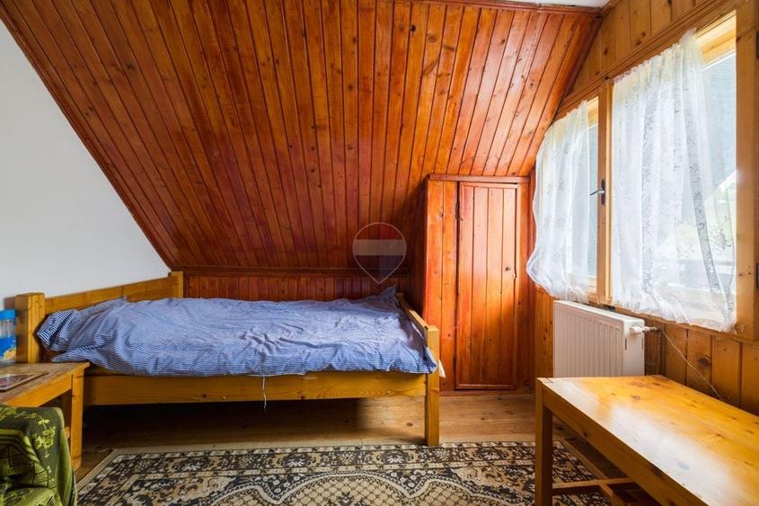 Casă individuală cu 7 camere cu Teren 1259 Mp în Bran