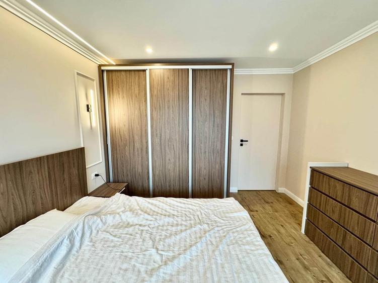 Apartament cu 2 camere decomandat în Podu Roș