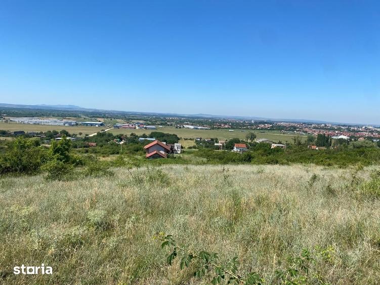 Teren de 3323 mp, în Sud