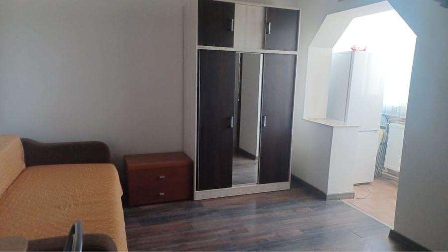 Ofer spre inchiriere garsoniera,zona Garii - 8