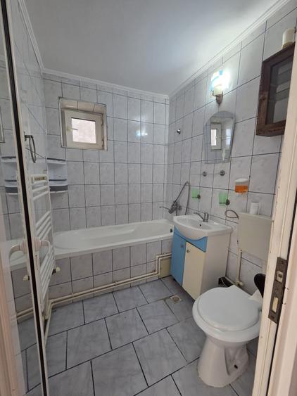 Apartament cu 2 camere decomandat în Micro 38