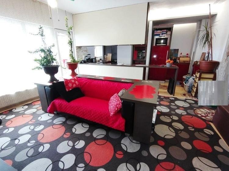 Apartament cu 3 camere semidecomandat, mobilat în Zorilor