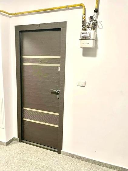 Apartament cu 4 camere semidecomandat în Ipotești