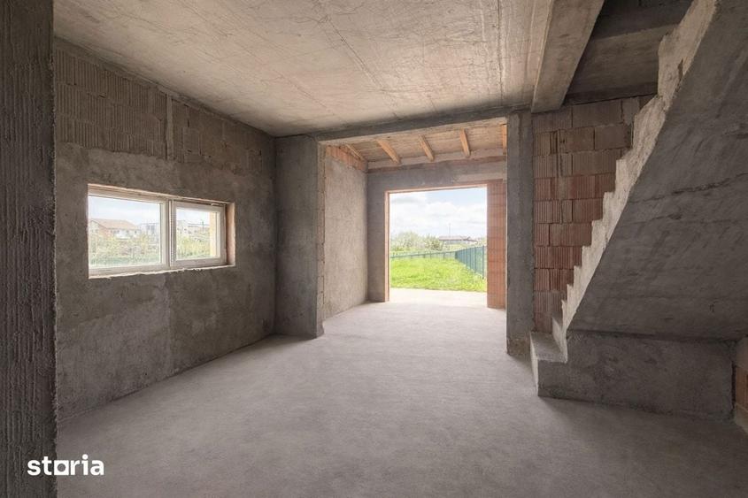 Casă cu 4 camere cu Teren 370 Mp în Ghiroda