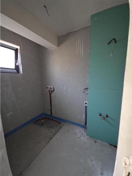 Apartament cu 3 camere semidecomandat în Mărăști