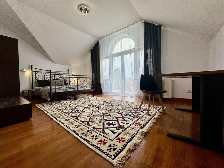 Casă cu 4 camere cu Teren 800 Mp în Grădiște