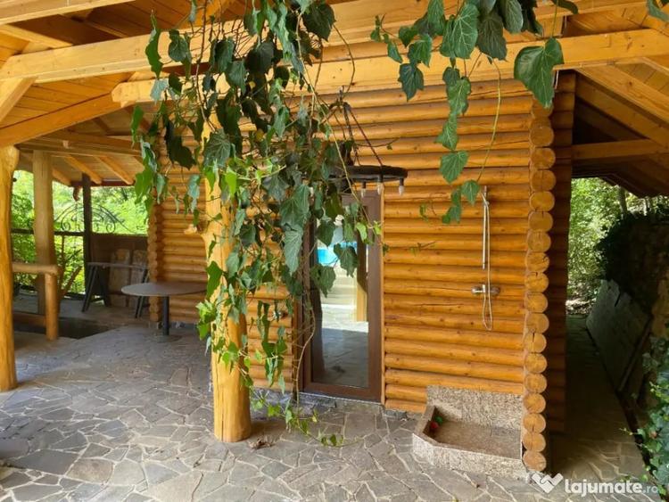 Casă cu 7 camere cu Teren 17000 Mp în Cărbunari