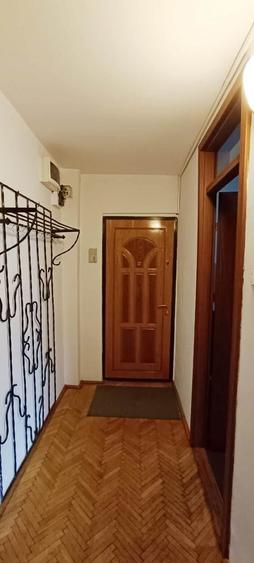 Apartament cu 4 camere decomandat, mobilat în Tractorul
