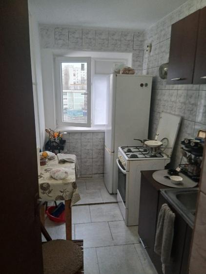 Apartament cu 2 camere semidecomandat în Berceni
