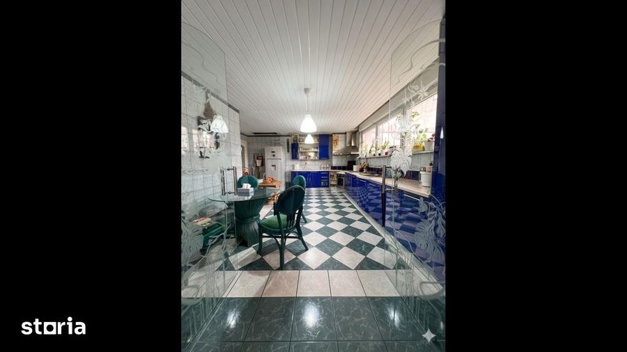 Casă cu 7 camere cu Piscina în Dămăroaia