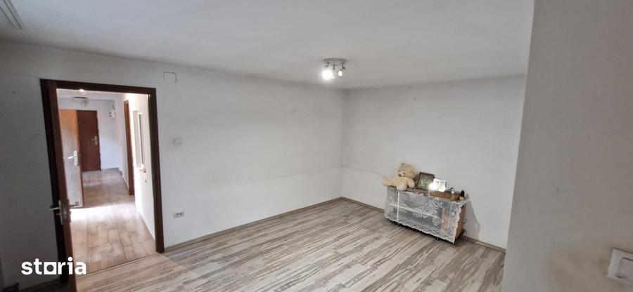 Casă cu 4 camere cu Teren 243 Mp în Rahova