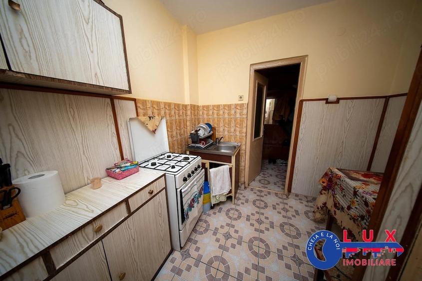 Apartament cu 3 camere semidecomandat în Babadag