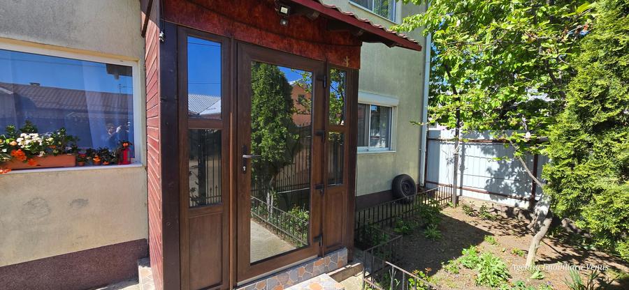 Casă individuală cu 5 camere cu Teren 260 Mp în Central