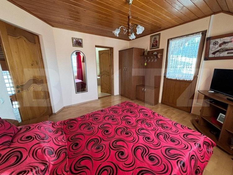Casă individuală cu 7 camere cu Garaj în Exterior Est