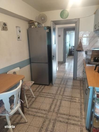 Apartament cu 3 camere decomandat în Siloz