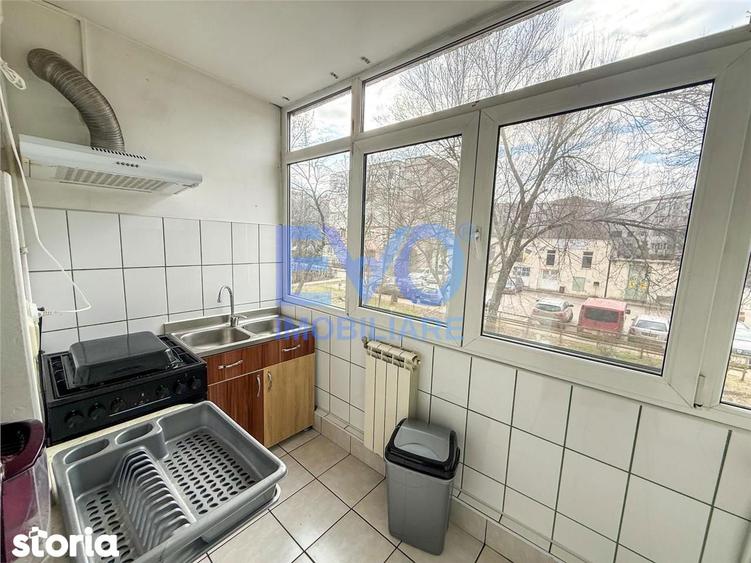 Apartament cu 3 camere decomandat în Nicolina