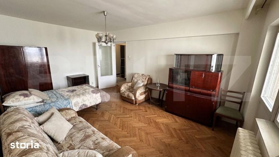 Apartament cu 4 camere decomandat în Central